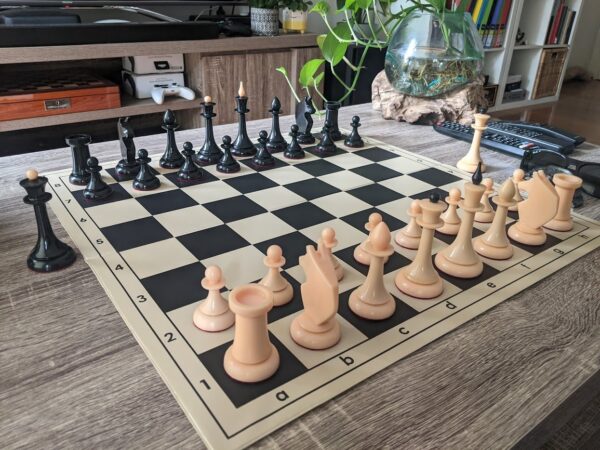 Queen's Gambit Tournament Chess Set (with extra Queens) - Image 5